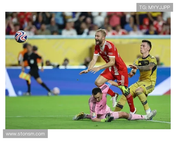 叉车工门将丢 10 球仍获拜仁点赞：业余门将的世俱杯坚守